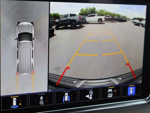 Used 2023 GMC Yukon XL Denali RWD image 17