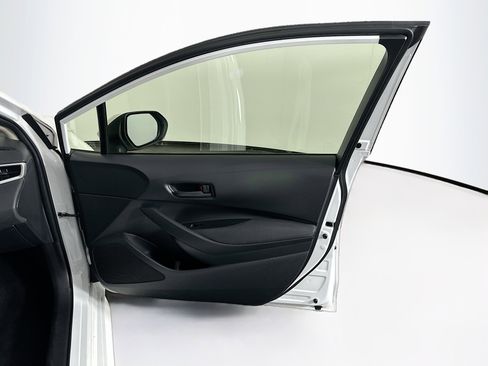 Used 2025 Toyota Corolla LE image 30