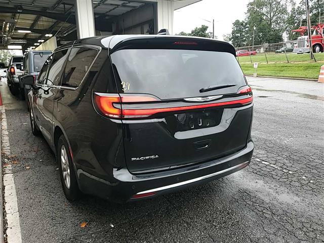 Used 2026 Chrysler Pacifica Select FWD image 4