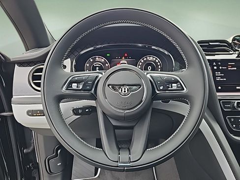 New 2025 Bentley Bentayga image 23