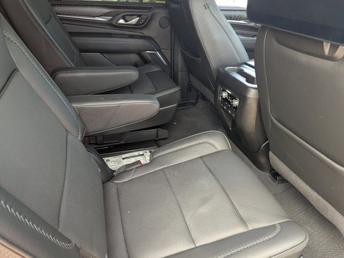 Used 2024 GMC Yukon XL Denali w/ Advanced Technology Package image 14