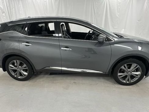 Used 2019 Nissan Murano Platinum image 2