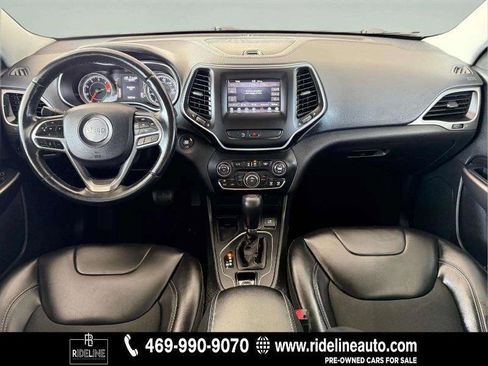 Used 2019 Jeep Cherokee Latitude Plus FWD image 13