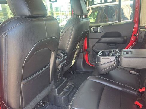Used 2019 Jeep Wrangler Unlimited Sahara AWD/4WD image 12