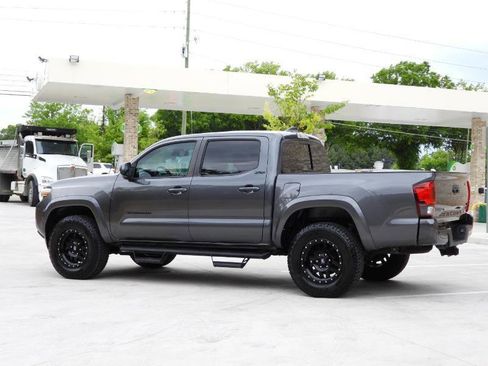 Used 2019 Toyota Tacoma SR5 RWD image 23