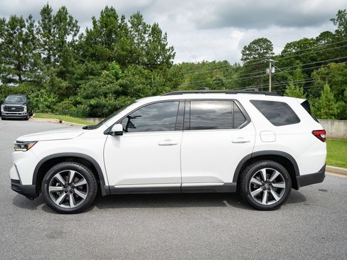 Used 2023 Honda Pilot Touring image 5