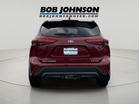 Used 2022 Toyota Highlander XLE image 5