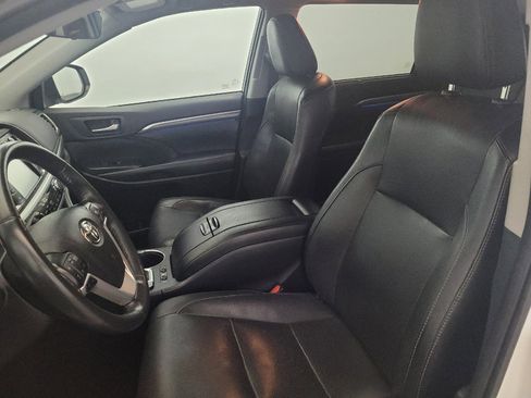 Used 2019 Toyota Highlander Limited Platinum AWD/4WD image 17