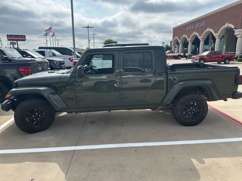 Used 2021 Jeep Gladiator Sport AWD/4WD image 3