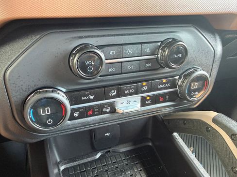 Used 2024 Ford Bronco Outer Banks AWD/4WD image 41