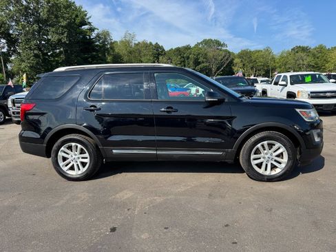 Used 2017 Ford Explorer XLT w/ Equipment Group 202A FWD image 6