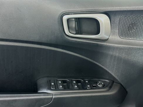 Used 2025 Hyundai Venue SEL FWD image 15
