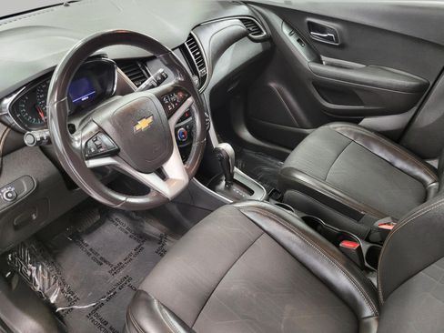 Used 2020 Chevrolet Trax LT w/ Driver Confidence Package AWD/4WD image 9