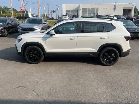 New 2025 Volkswagen Taos SEL image 7