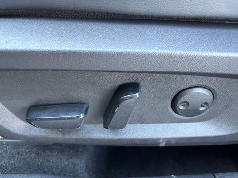 Used 2024 Mitsubishi Outlander SE image 17