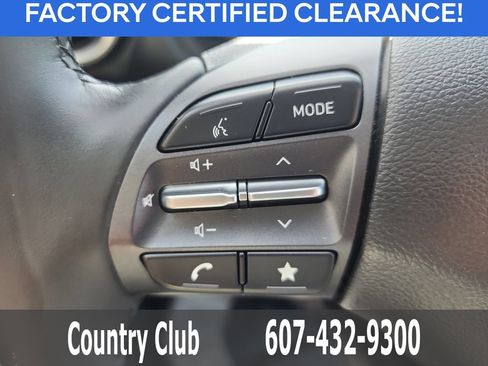 Certified 2022 Hyundai Kona SEL w/ Convenience Package AWD/4WD image 18