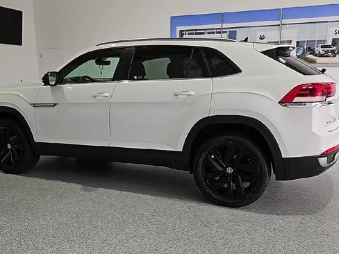 Certified 2022 Volkswagen Atlas Cross Sport SE w/ Panoramic Sunroof Package AWD/4WD image 6