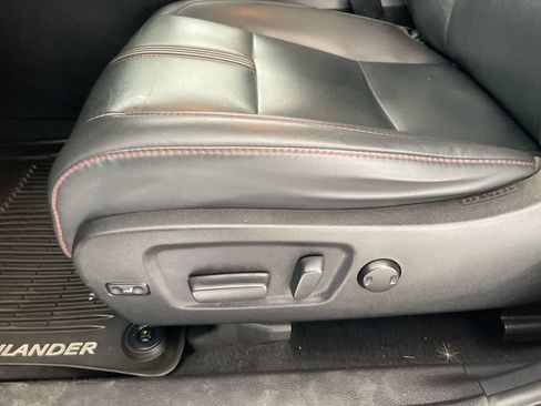 Used 2019 Toyota Highlander SE AWD/4WD image 12