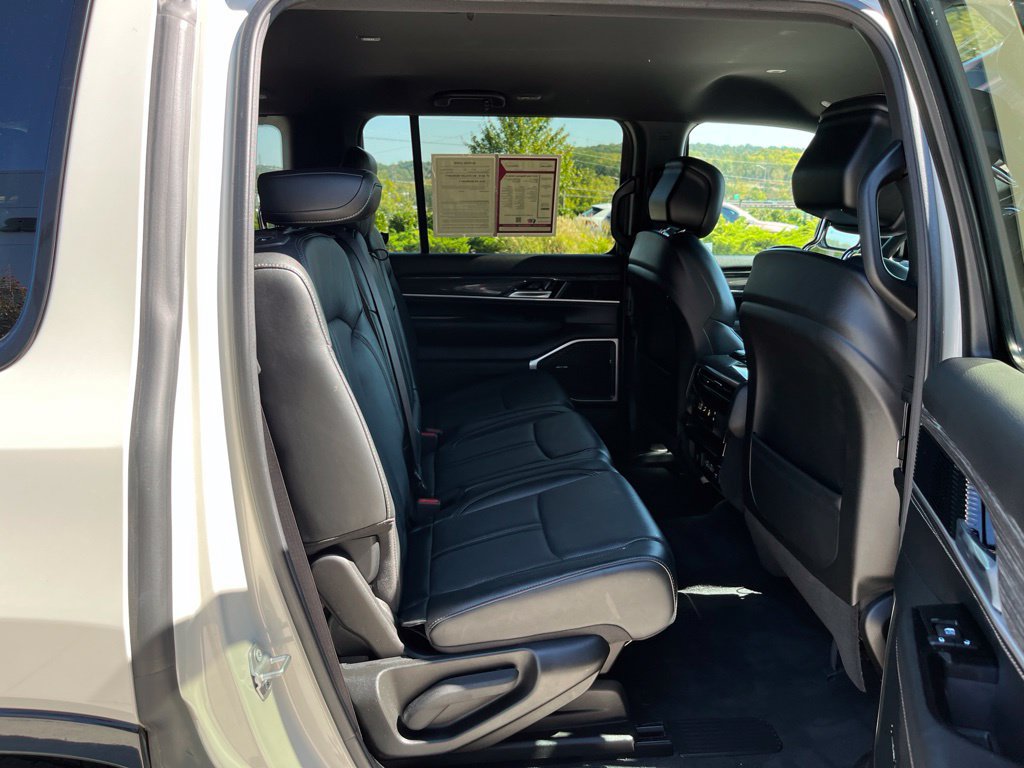 Used 2022 Jeep Wagoneer Series II RWD image 23