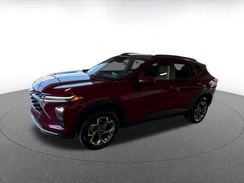 Used 2025 Chevrolet Trax LT image 7