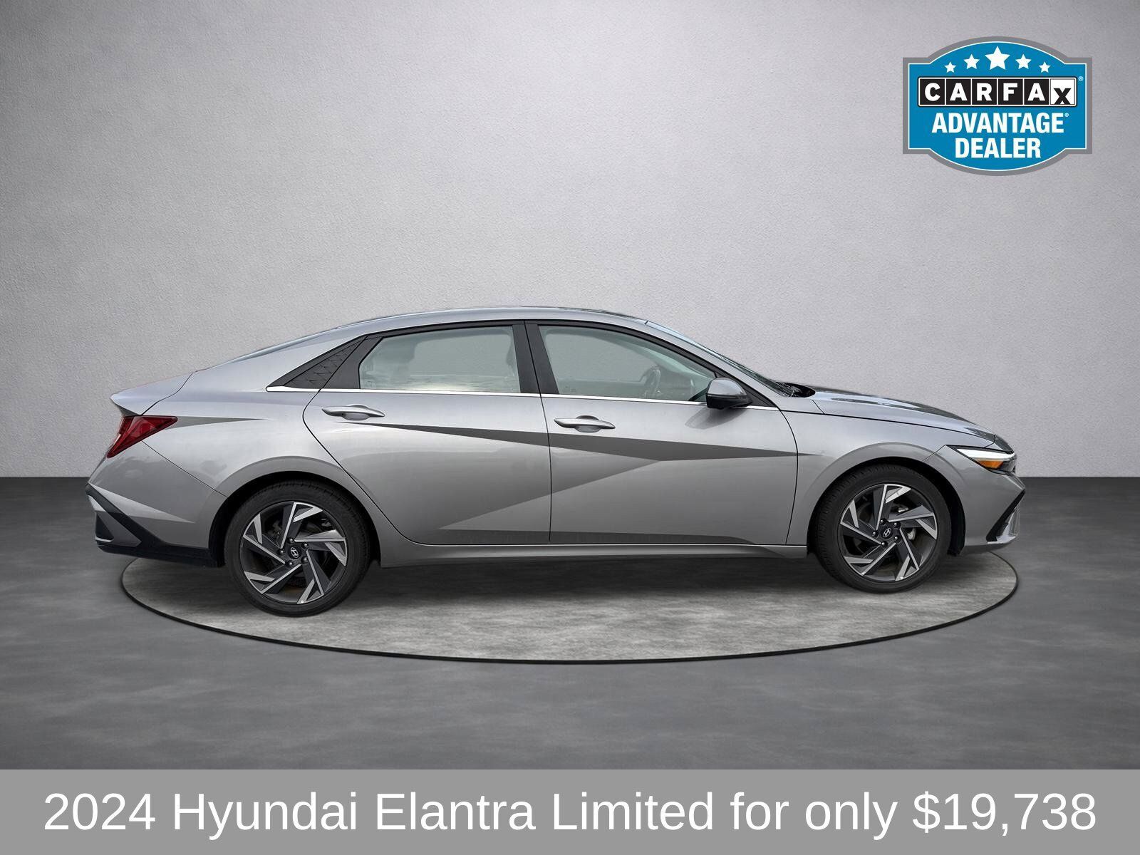 Used 2024 Hyundai Elantra Limited FWD image 2