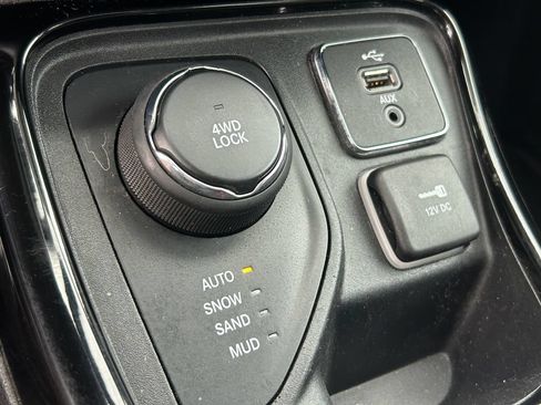 Used 2018 Jeep Compass Limited w/ Safe & Security Group AWD/4WD image 16