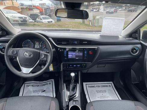 Used 2018 Toyota Corolla L image 12