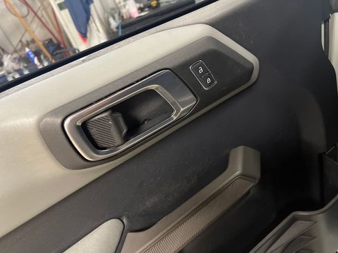Used 2021 Ford Bronco Badlands AWD/4WD image 16