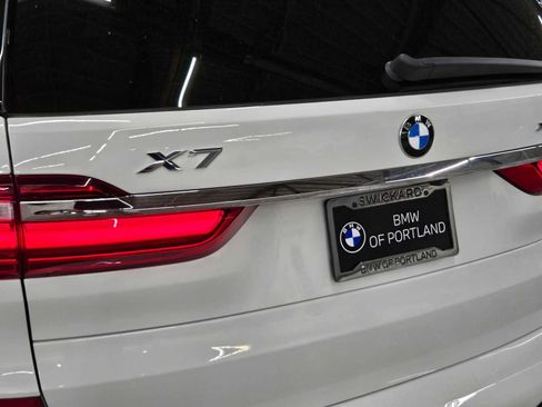 Used 2022 BMW X7 xDrive40i w/ M Sport Package AWD/4WD image 16