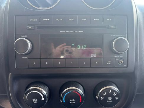 Used 2016 Jeep Patriot High Altitude FWD image 9