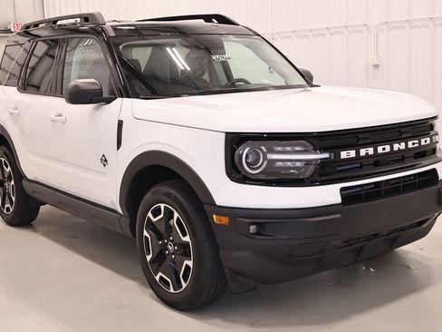 Certified 2022 Ford Bronco Sport Outer Banks w/ Tech Package AWD/4WD image 4