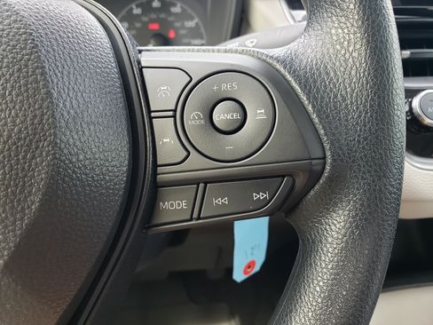 Used 2025 Toyota Corolla LE FWD image 15