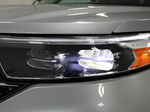 Used 2023 Ford Explorer XLT w/ Equipment Group 202A image 12