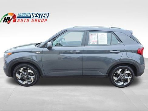 Used 2024 Hyundai Venue SEL image 1