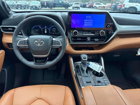 New 2026 Toyota Highlander Platinum AWD/4WD image 10