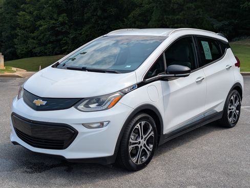Used 2019 Chevrolet Bolt Premier w/ Infotainment Package FWD image 5