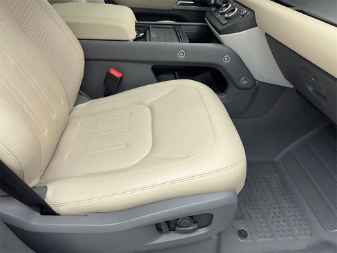 Used 2022 Land Rover Defender 110 SE image 49