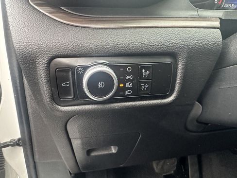 Used 2022 Ford Explorer Limited w/ Limited Technology Package image 13