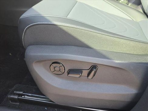 New 2026 Volkswagen Tiguan SE AWD/4WD image 9