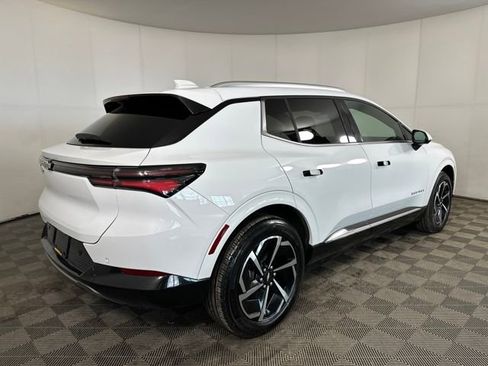 Used 2024 Chevrolet Equinox EV LT image 3