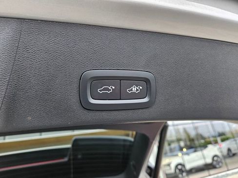 Used 2023 Volvo XC40 Recharge Ultimate w/ Protection Package Premier AWD/4WD image 12