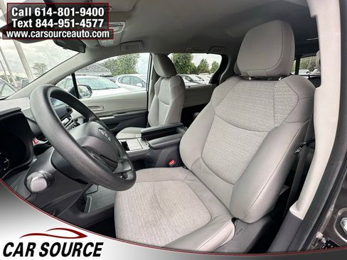 Used 2024 Toyota Sienna LE FWD image 8