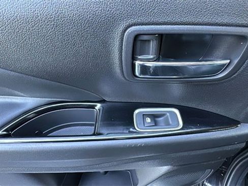 Used 2018 Mitsubishi Outlander SEL image 35