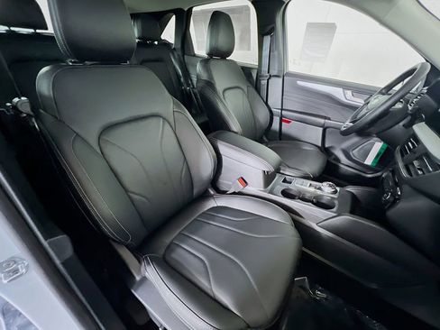 New 2025 Ford Escape SE w/ PHEV Premium Package image 18