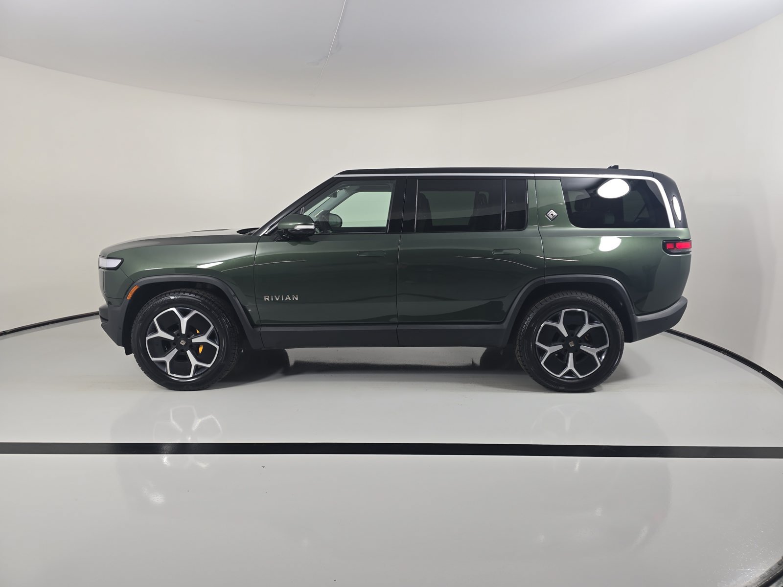Used 2023 Rivian R1S Adventure Quad AWD/4WD image 2
