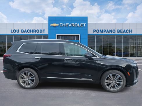 Used 2021 Cadillac XT6 Premium Luxury image 2