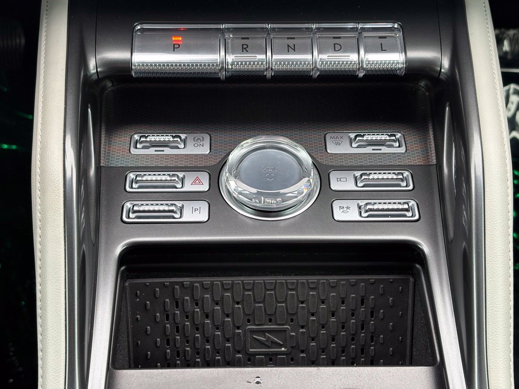 Used 2024 Lincoln Nautilus Premier AWD/4WD image 24