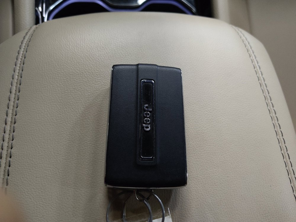 Used 2023 Jeep Grand Cherokee L Limited RWD image 32