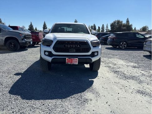 Used 2021 Toyota Tacoma TRD Off-Road w/ Technology Package image 11