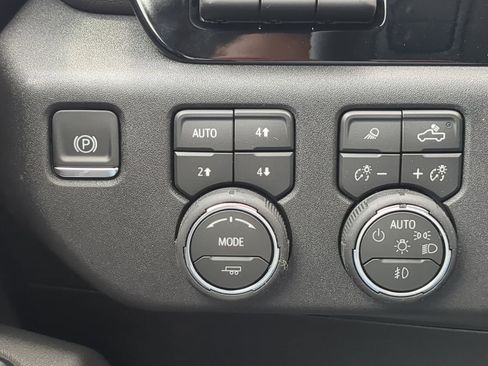 New 2026 Chevrolet Silverado 2500 LTZ w/ LTZ Premium Package AWD/4WD image 18